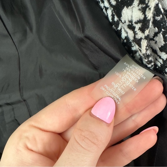 Calvin Klein | Black and White Snake Print Ruffle Front 3/4 Sleeve Blazer 6 - Picture 6 of 7